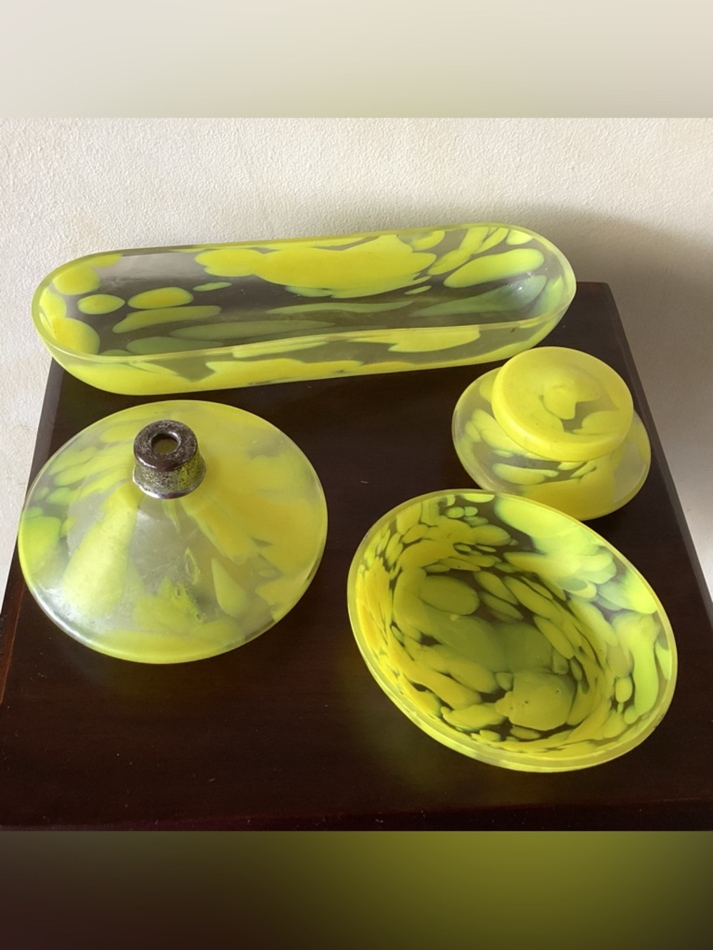 Vtg Yellow Swirl Satin Glass Vanity Set